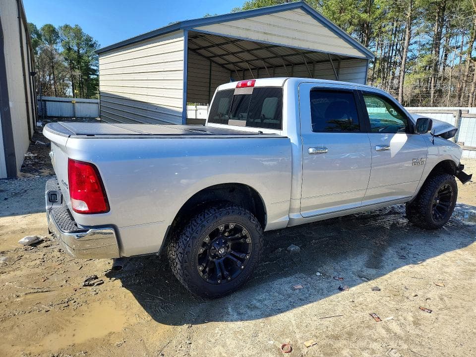 2017 RAM 1500 SLT 3