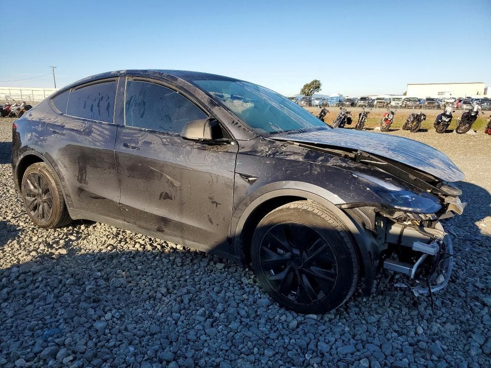 2024 TESLA MODEL Y 4