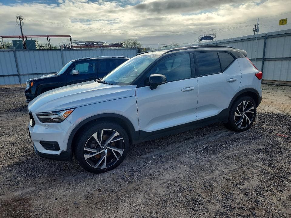 2020 VOLVO XC40 T5 R-DESIGN