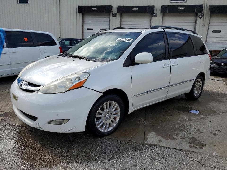 2010 TOYOTA SIENNA