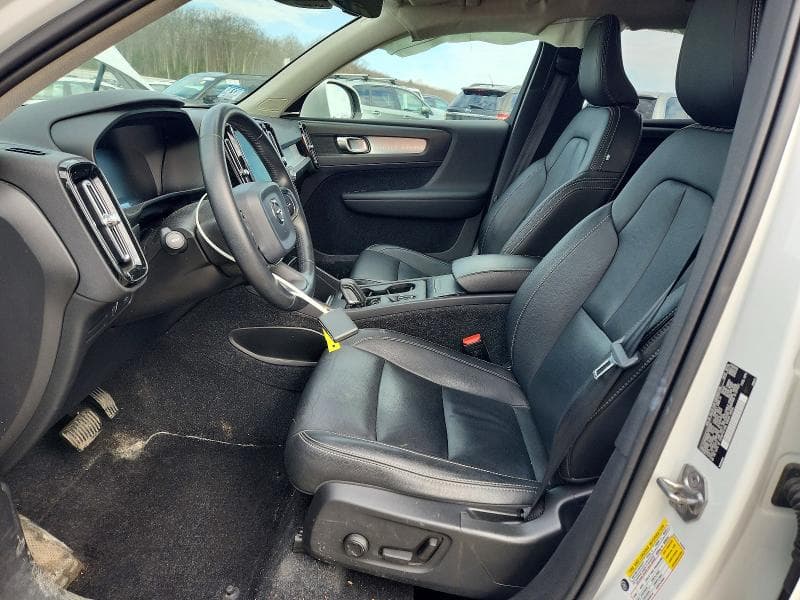 2020 VOLVO XC40 T5 MOMENTUM 7
