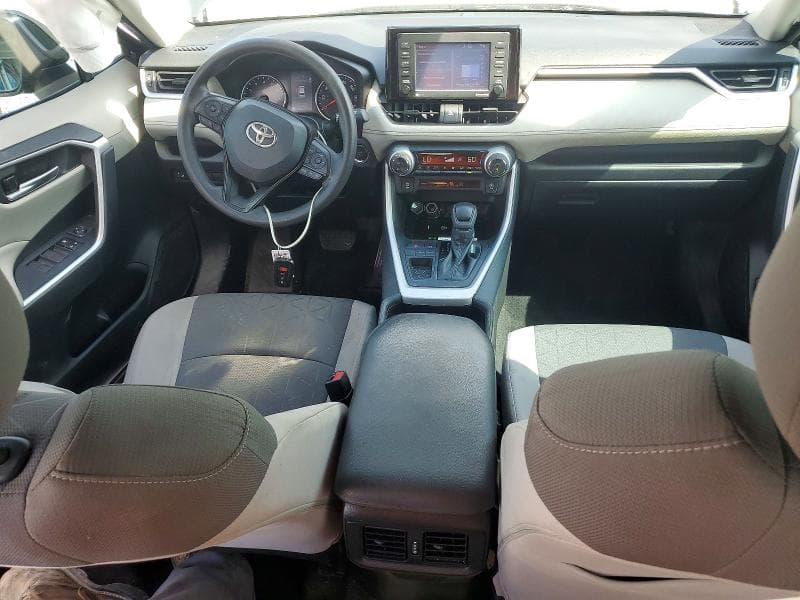 2021 TOYOTA RAV4 XLE 8