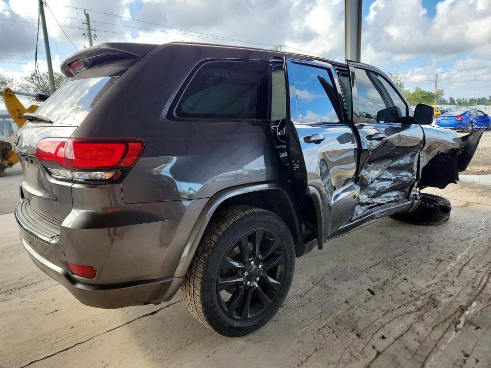 2018 JEEP GRAND CHEROKEE LAREDO 3