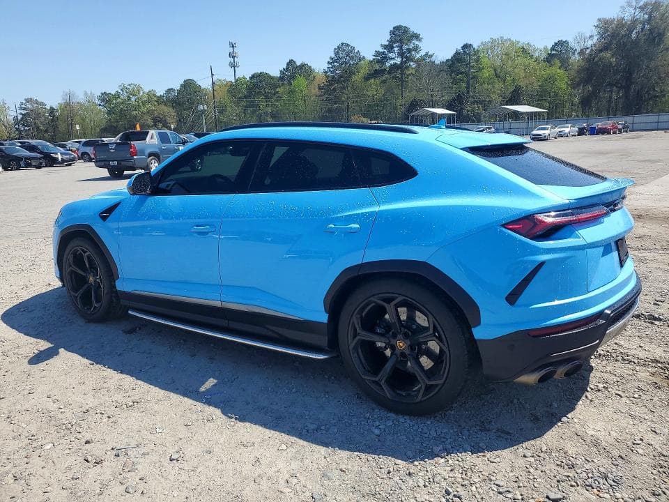 2022 LAMBORGHINI URUS 2