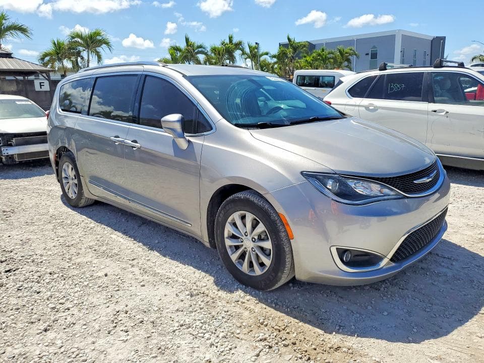 2018 CHRYSLER PACIFICA TOURING L 4