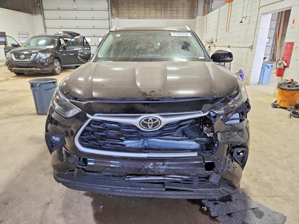 2022 TOYOTA HIGHLANDER XLE 5