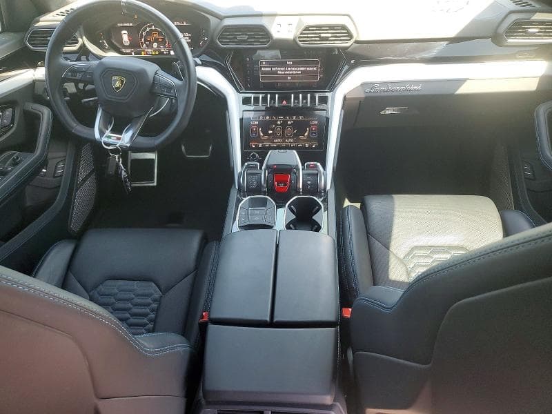 2022 LAMBORGHINI URUS 8