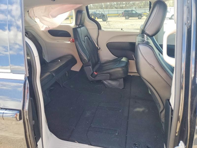 2023 CHRYSLER PACIFICA TOURING L 11