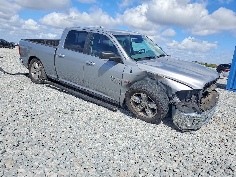 2019 RAM 1500 CLASSIC SLT 4