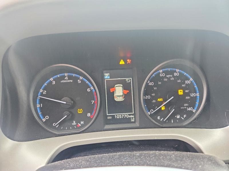 2017 TOYOTA RAV4 XLE 9