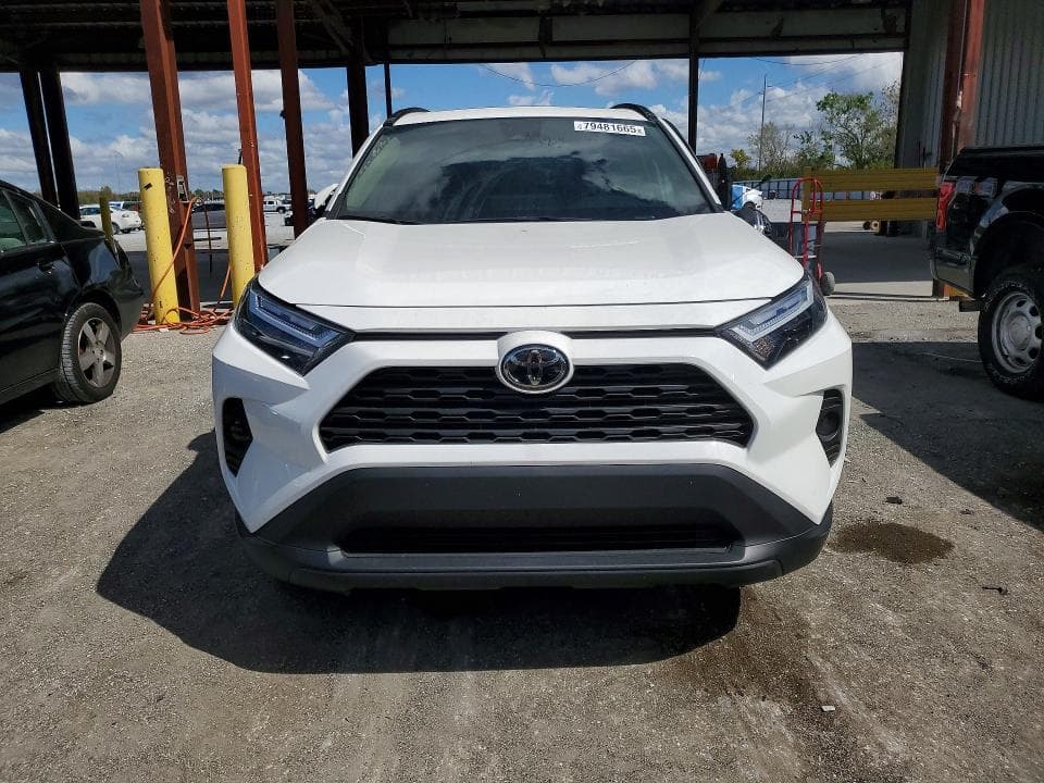 2024 TOYOTA RAV4 XLE 5