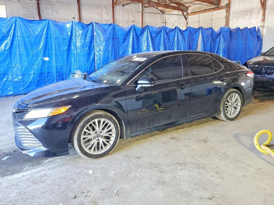2018 TOYOTA CAMRY XLE - 1