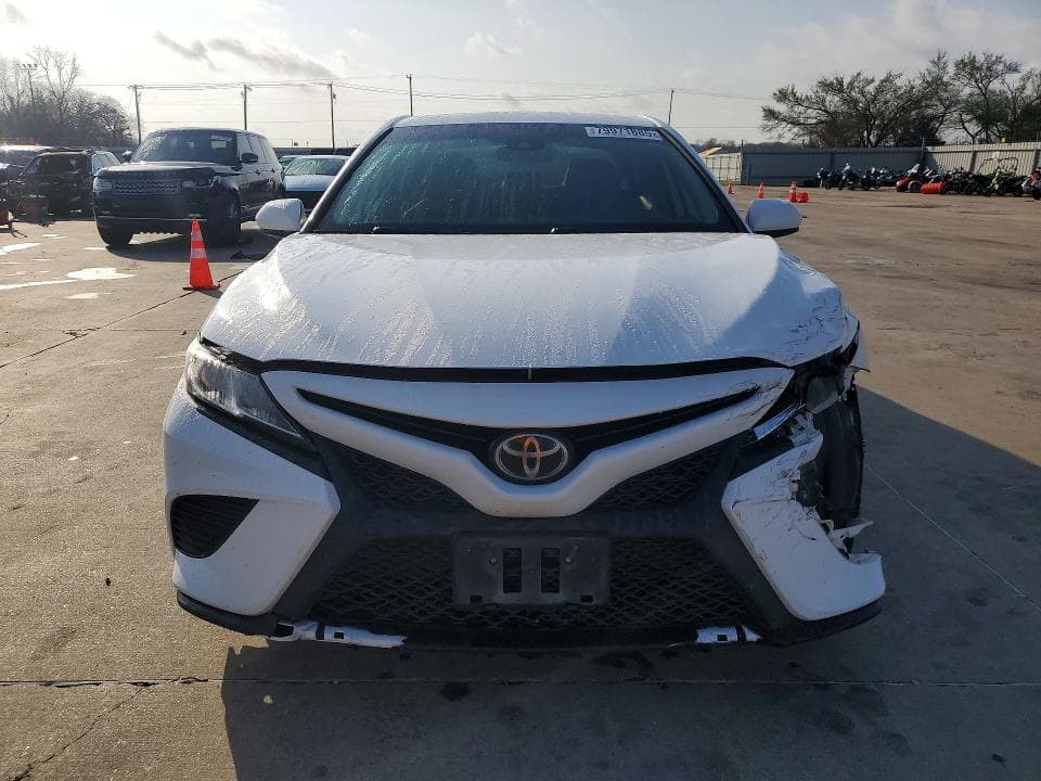 2020 TOYOTA CAMRY SE 5