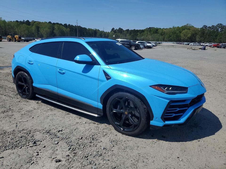 2022 LAMBORGHINI URUS 4