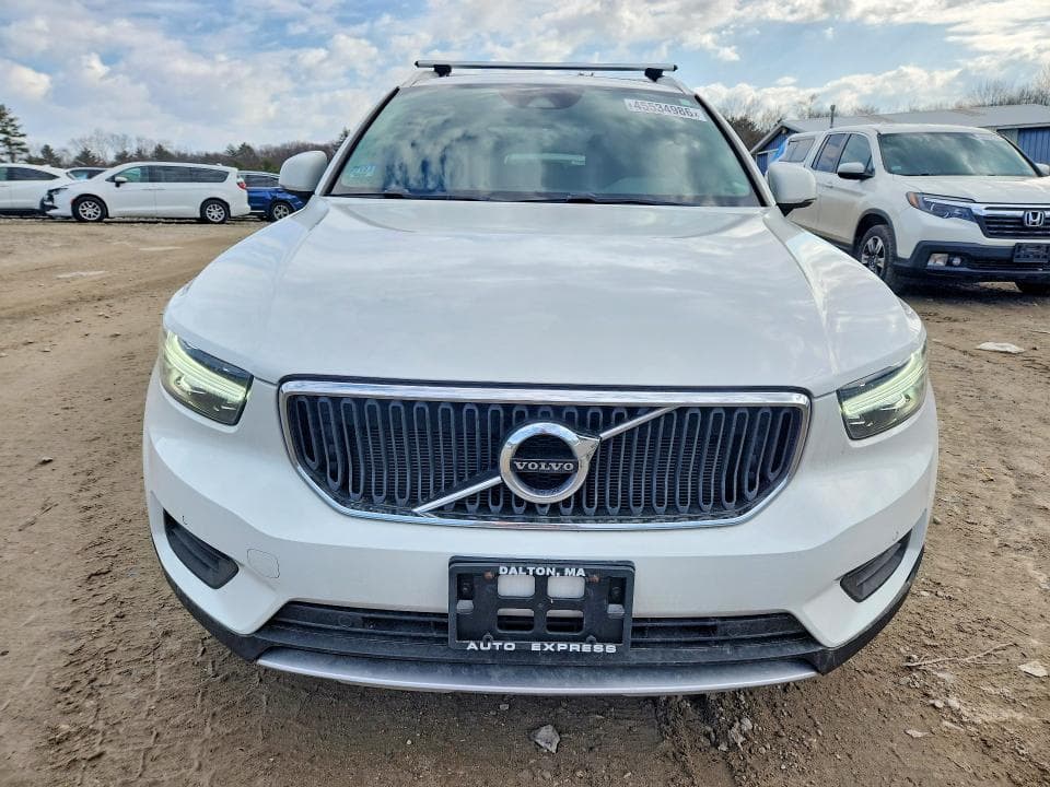 2020 VOLVO XC40 T5 MOMENTUM 5
