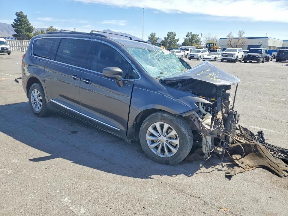 2017 CHRYSLER PACIFICA TOURING L 4