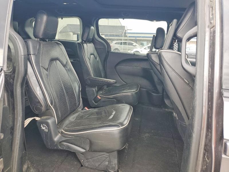 2018 CHRYSLER PACIFICA LIMITED 11
