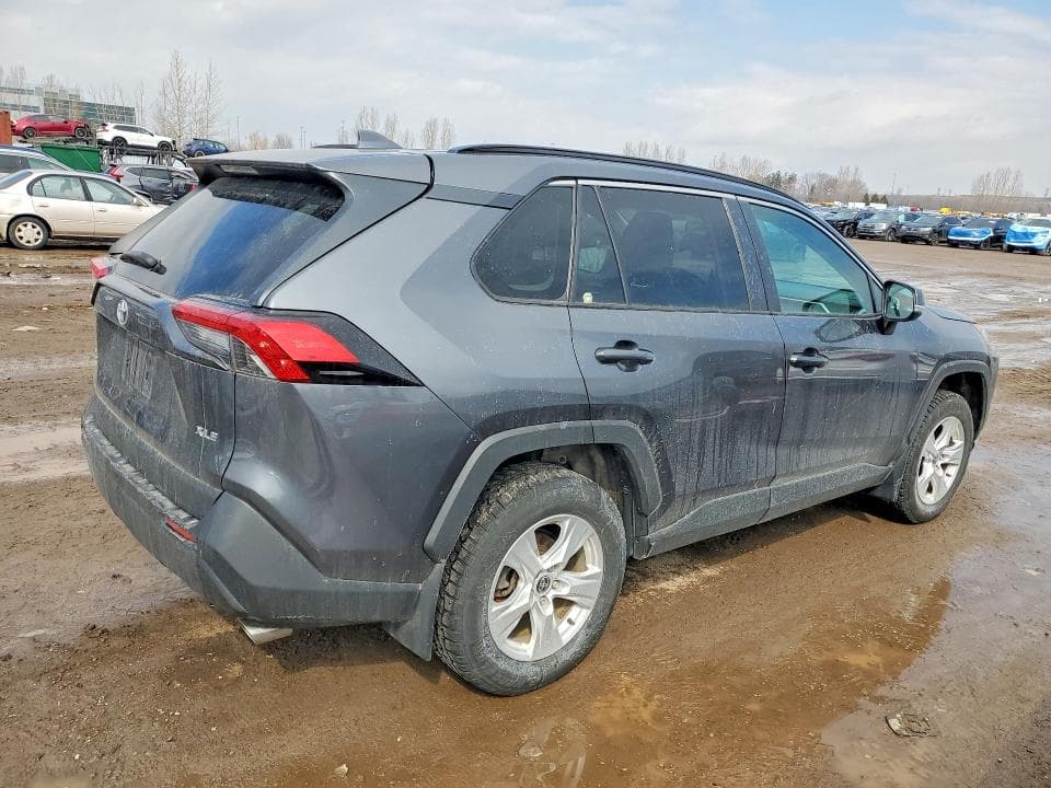 2021 TOYOTA RAV4 XLE 3