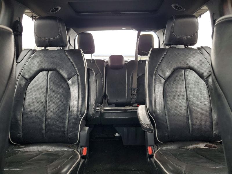 2018 CHRYSLER PACIFICA LIMITED 10
