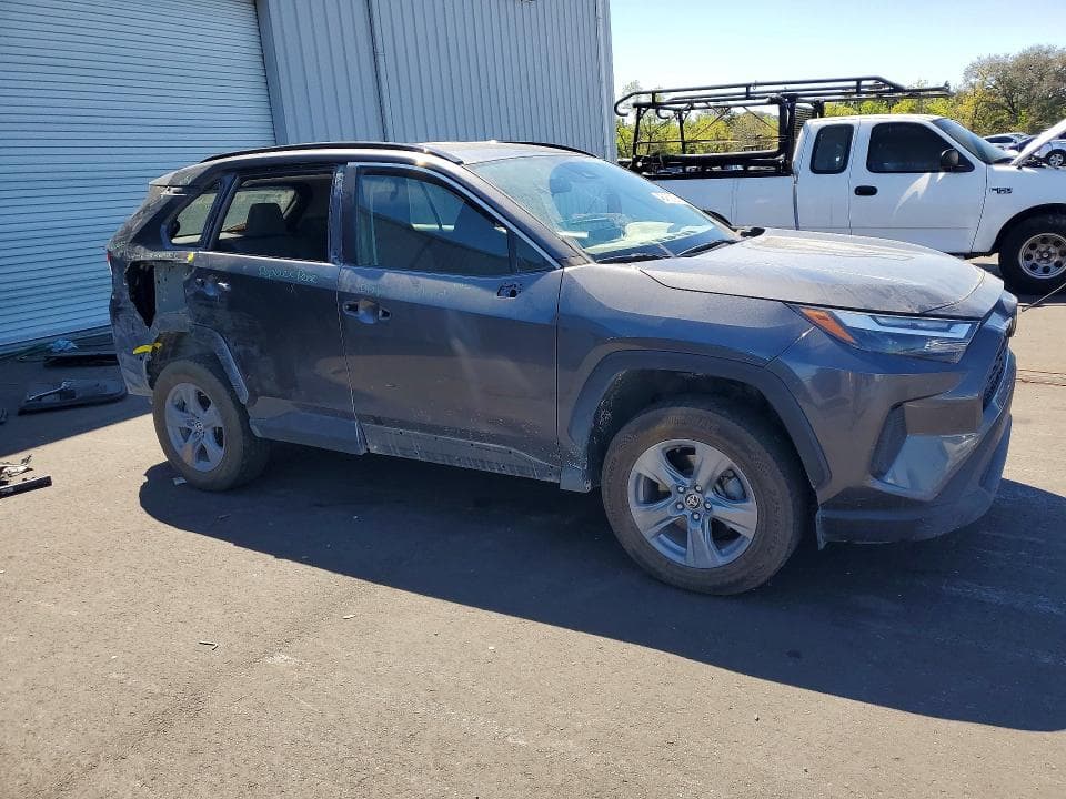 2022 TOYOTA RAV4 XLE 4