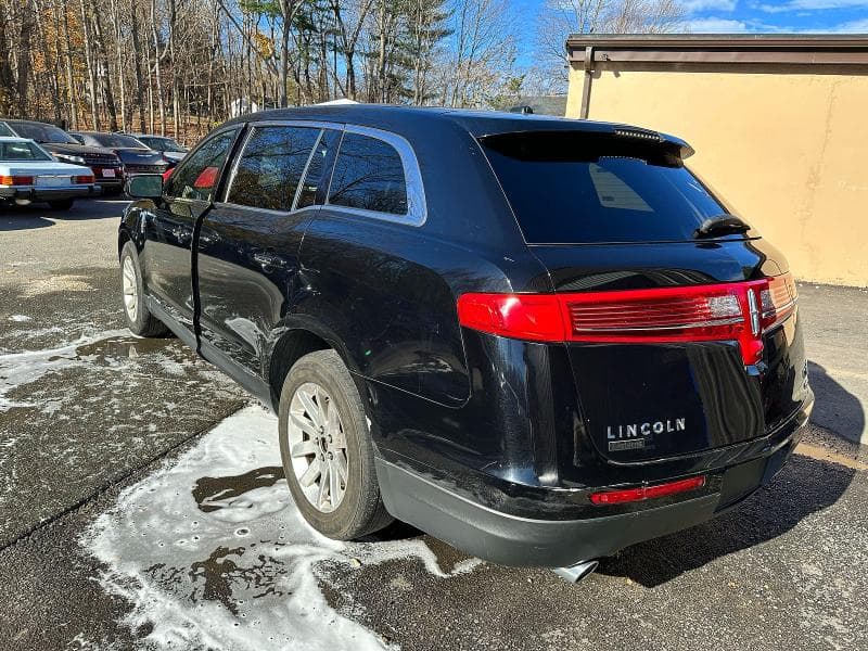 2018 LINCOLN MKT 3