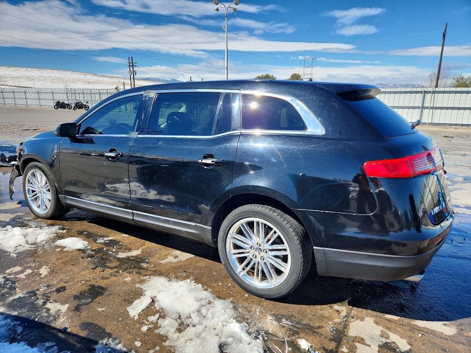 2019 LINCOLN MKT 2