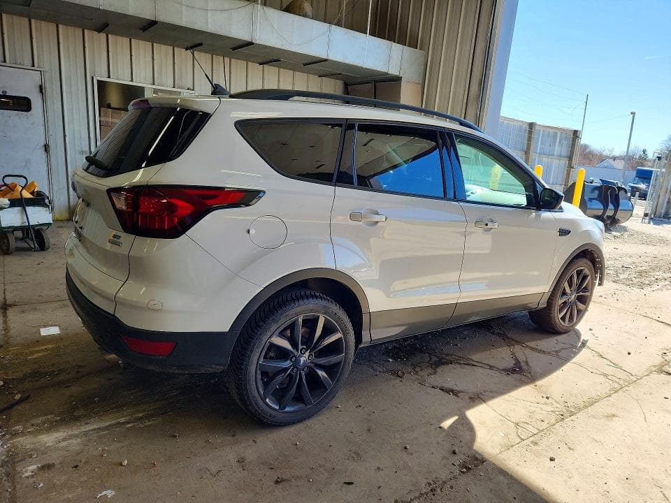 2019 FORD ESCAPE SE 3