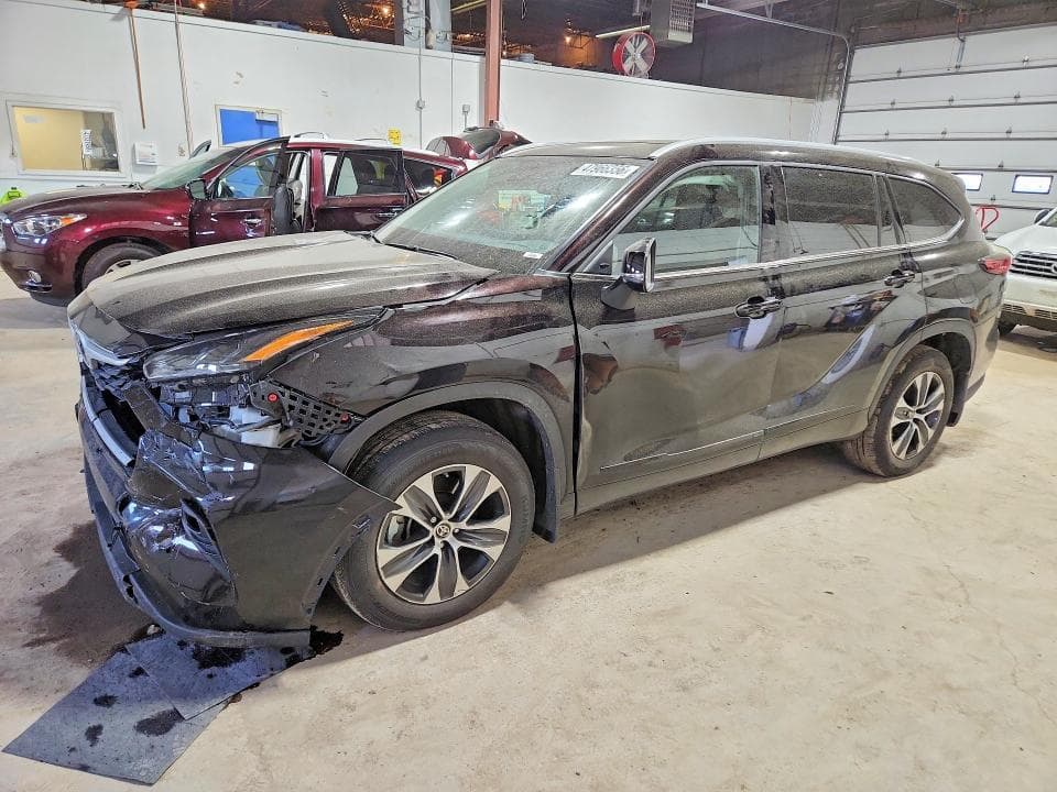 2022 TOYOTA HIGHLANDER XLE - 1