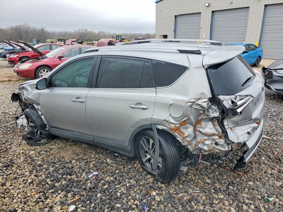 2018 TOYOTA RAV4 XLE 2