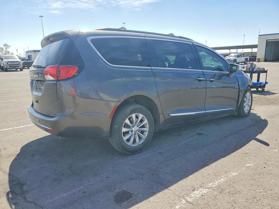 2017 CHRYSLER PACIFICA TOURING L 3