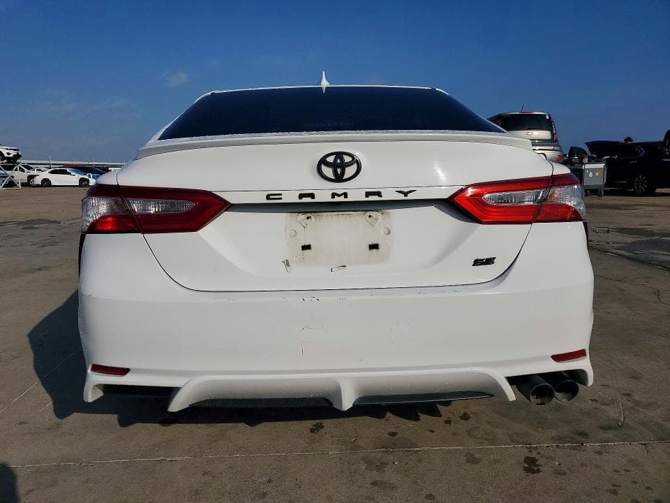 2020 TOYOTA CAMRY SE 6