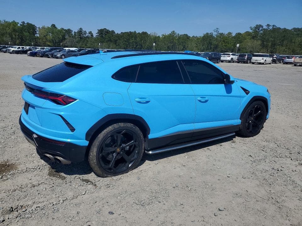2022 LAMBORGHINI URUS 3