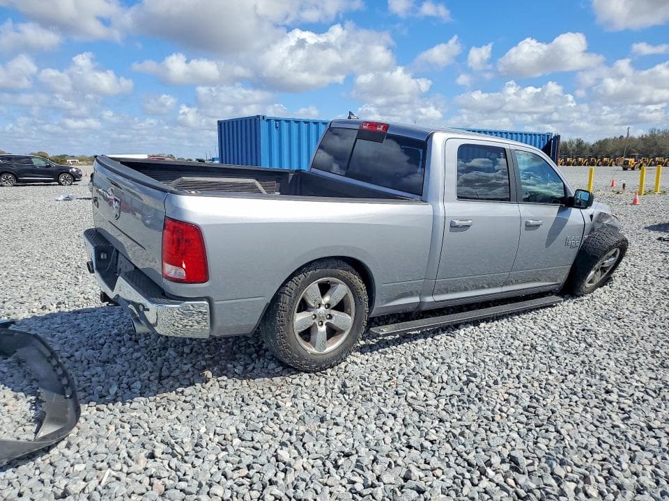 2019 RAM 1500 CLASSIC SLT 3
