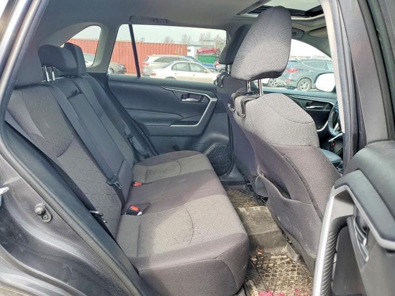 2021 TOYOTA RAV4 XLE 11