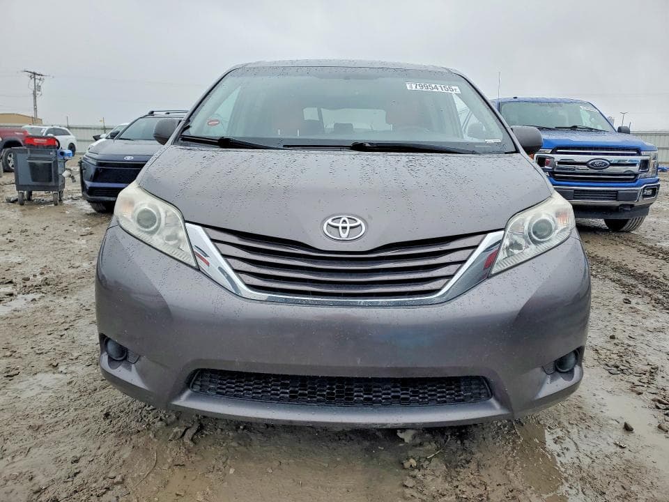 2017 TOYOTA SIENNA LE 8-PASSENGER 5