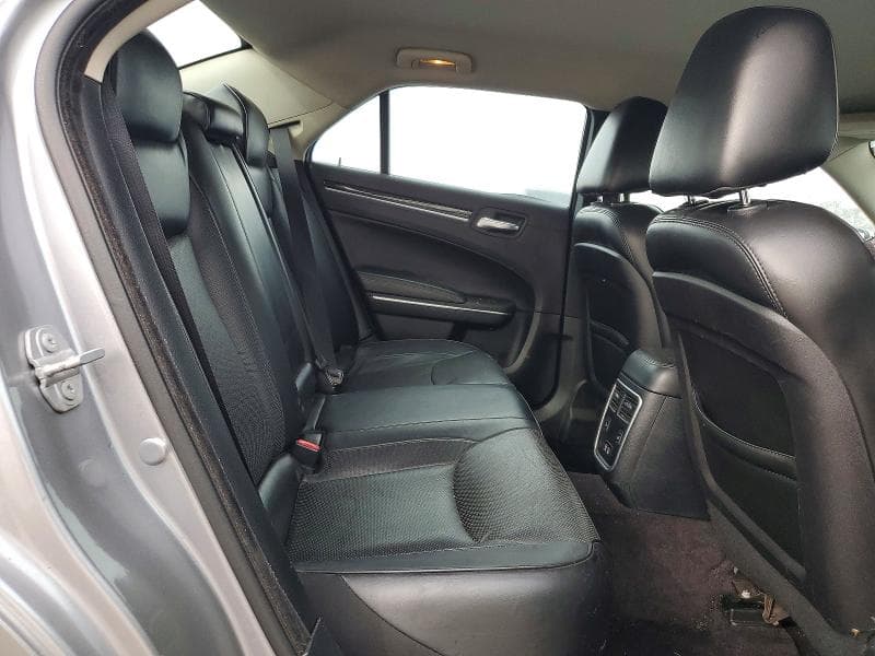 2018 CHRYSLER 300 LIMITED 10