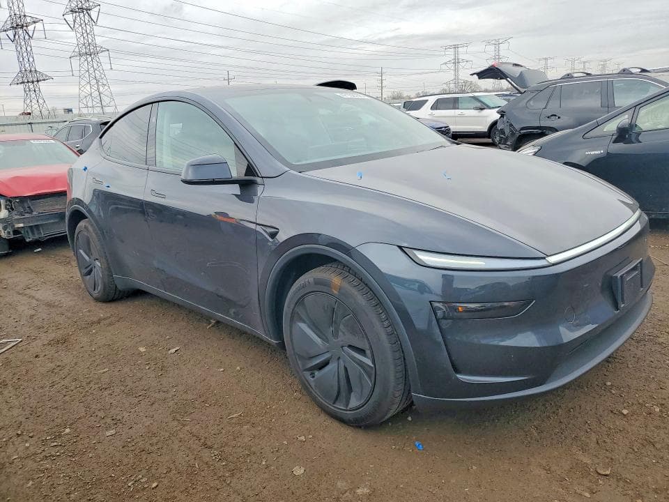 2026 TESLA MODEL  Y 4