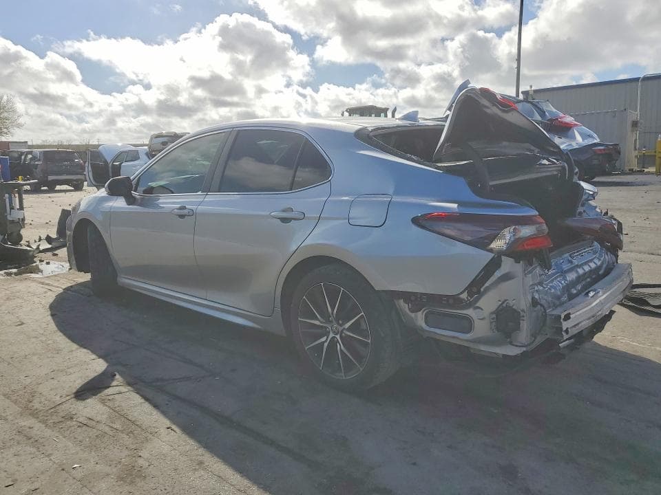 2024 TOYOTA CAMRY SE 2