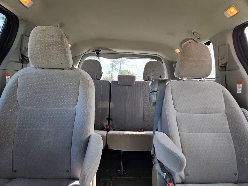 2020 TOYOTA SIENNA LE 8-PASSENGER 10