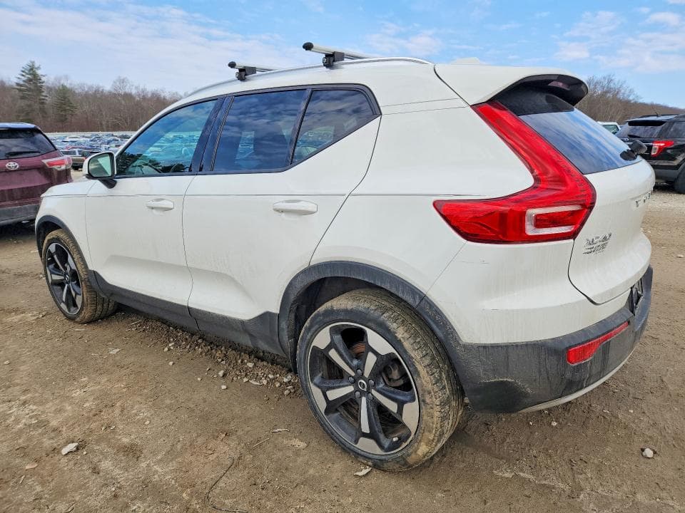 2020 VOLVO XC40 T5 MOMENTUM 2