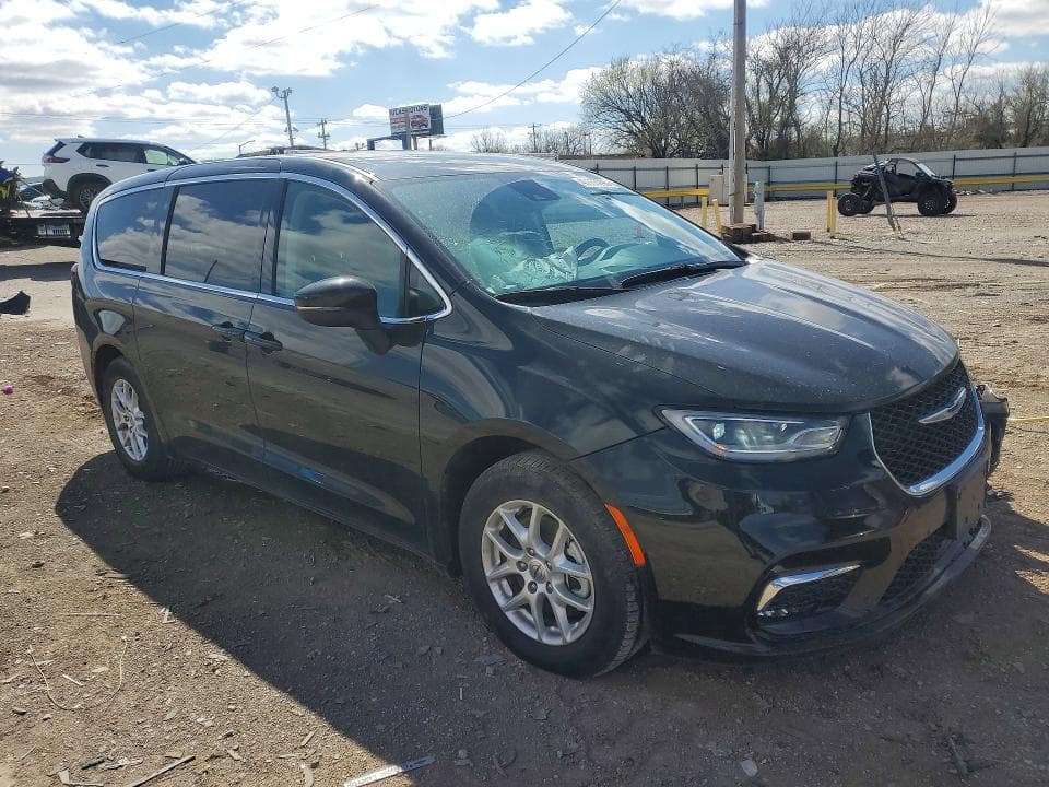 2023 CHRYSLER PACIFICA TOURING L 4