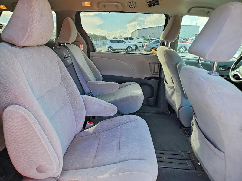 2020 TOYOTA SIENNA LE 8-PASSENGER 11