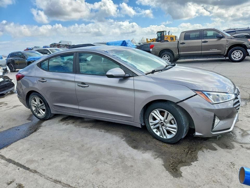 2020 HYUNDAI ELANTRA SEL 4