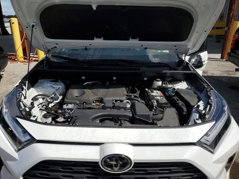 2024 TOYOTA RAV4 XLE 12