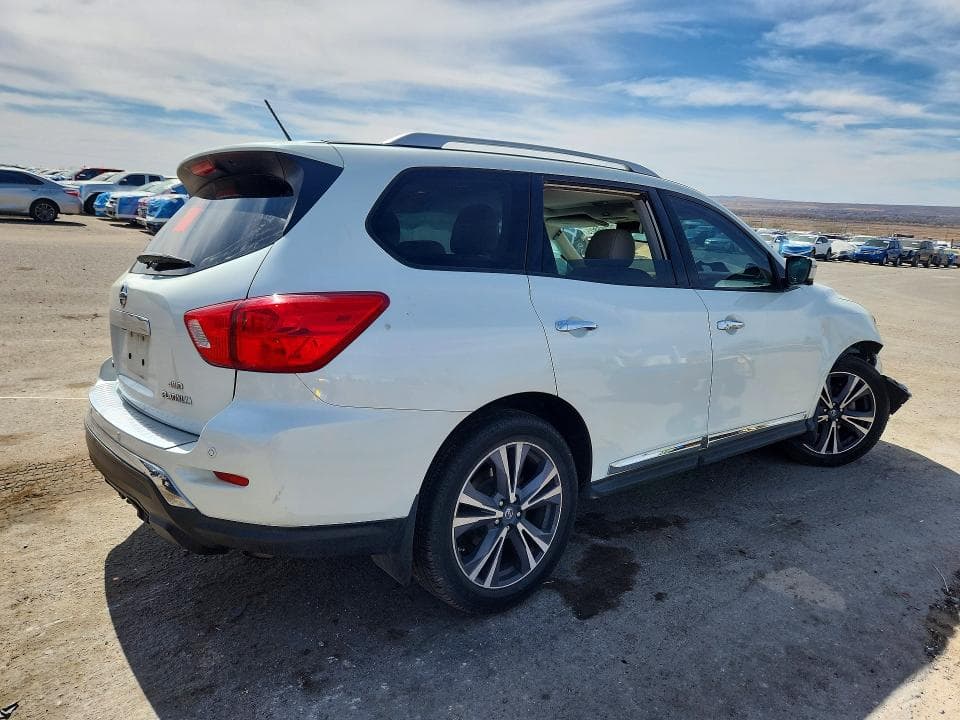 2017 NISSAN PATHFINDER PLATINUM 3