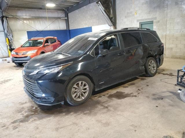 2021 TOYOTA SIENNA LE 8-PASSENGER