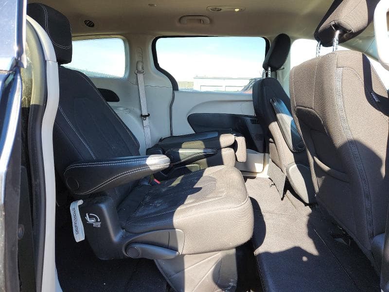 2022 CHRYSLER VOYAGER LX 11