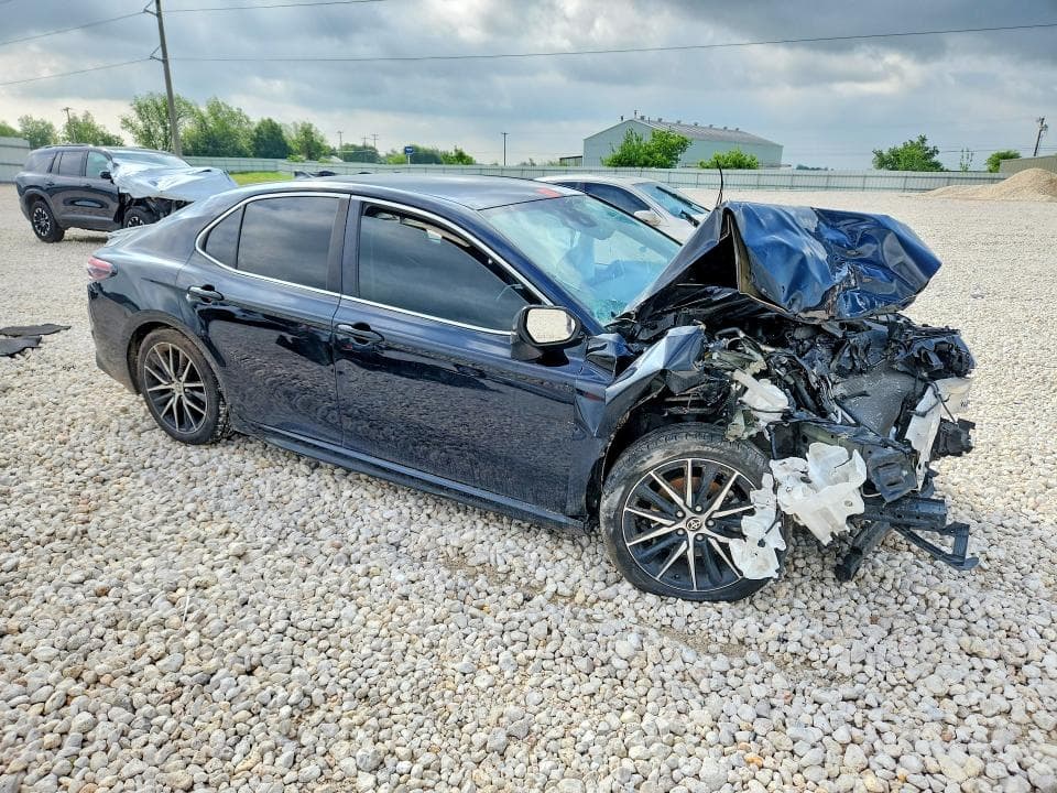 2022 TOYOTA CAMRY SE 4