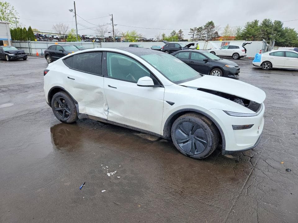 2026 TESLA MODEL Y 4