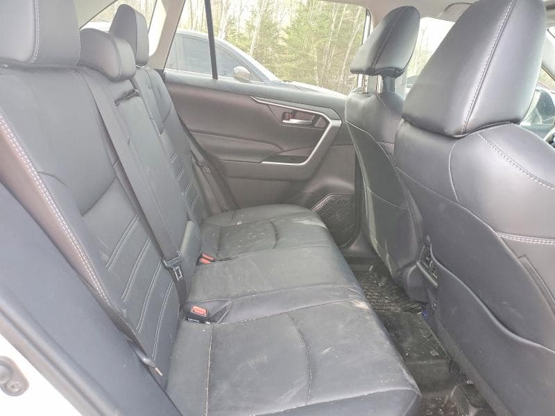 2021 TOYOTA RAV4 XLE 11